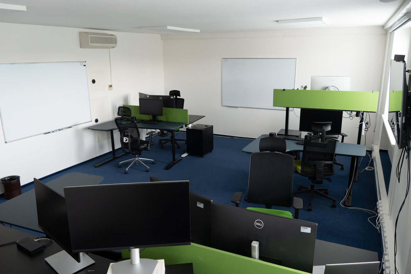 Tabule a prosvětlený prostor coworku