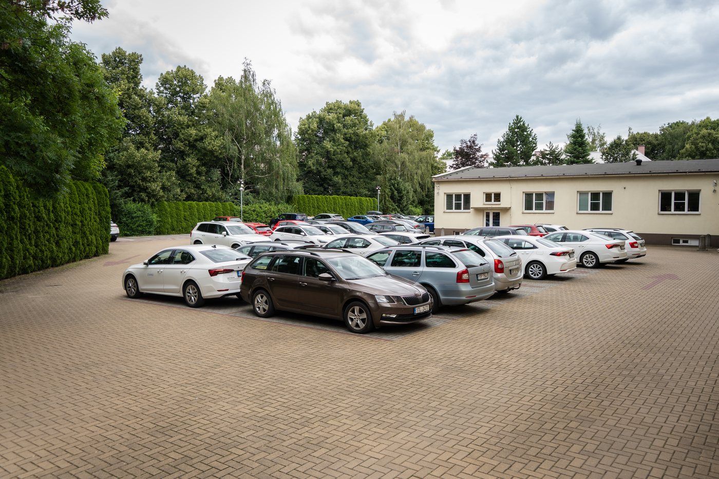 Parkoviště v areálu ATLAS BUSINESS CENTRA